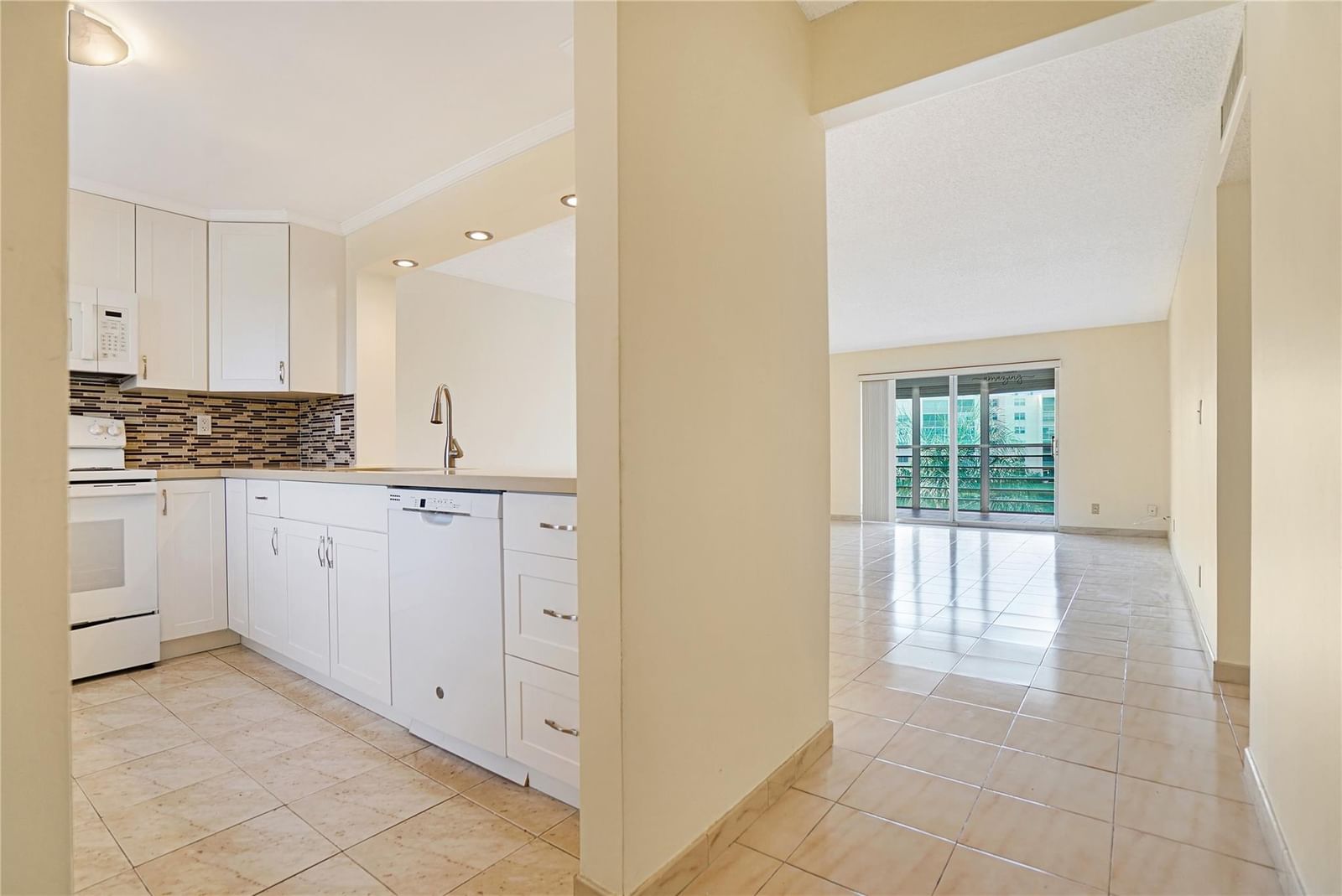 111 SE 3rd Avenue #306, Dania Beach, FL 33004 photo 3
