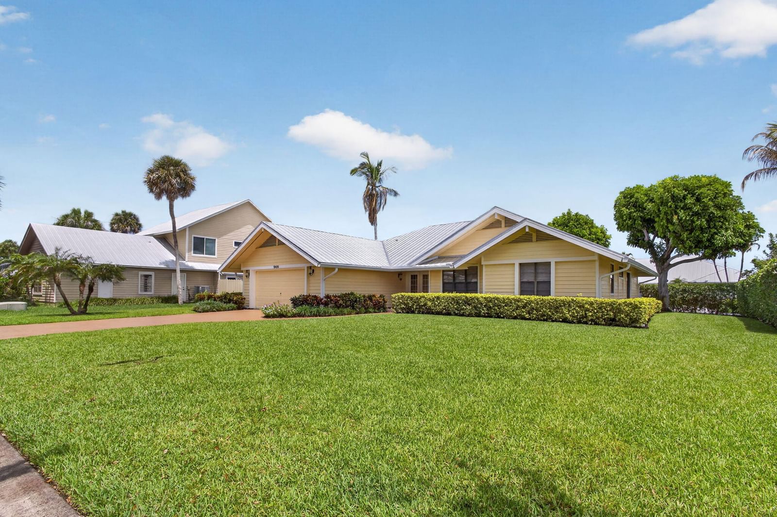 10420 SE Jupiter Narrows Drive, Hobe Sound, FL 33455 photo 2