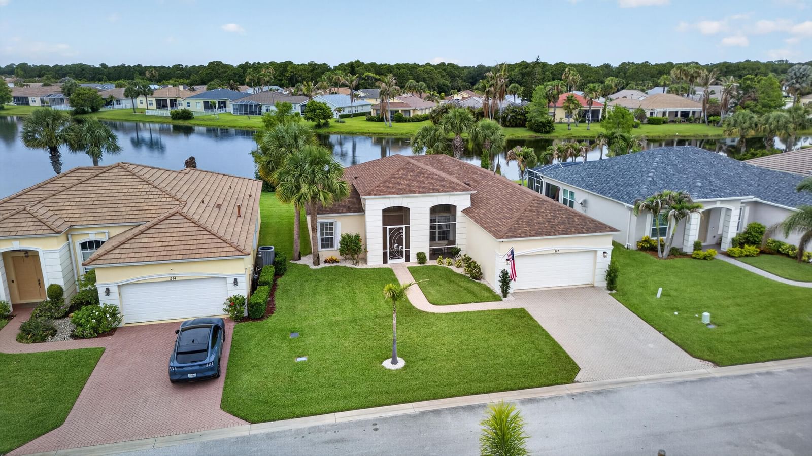 512 SW Lake Manatee Way, Port St Lucie, FL 34986 photo 2