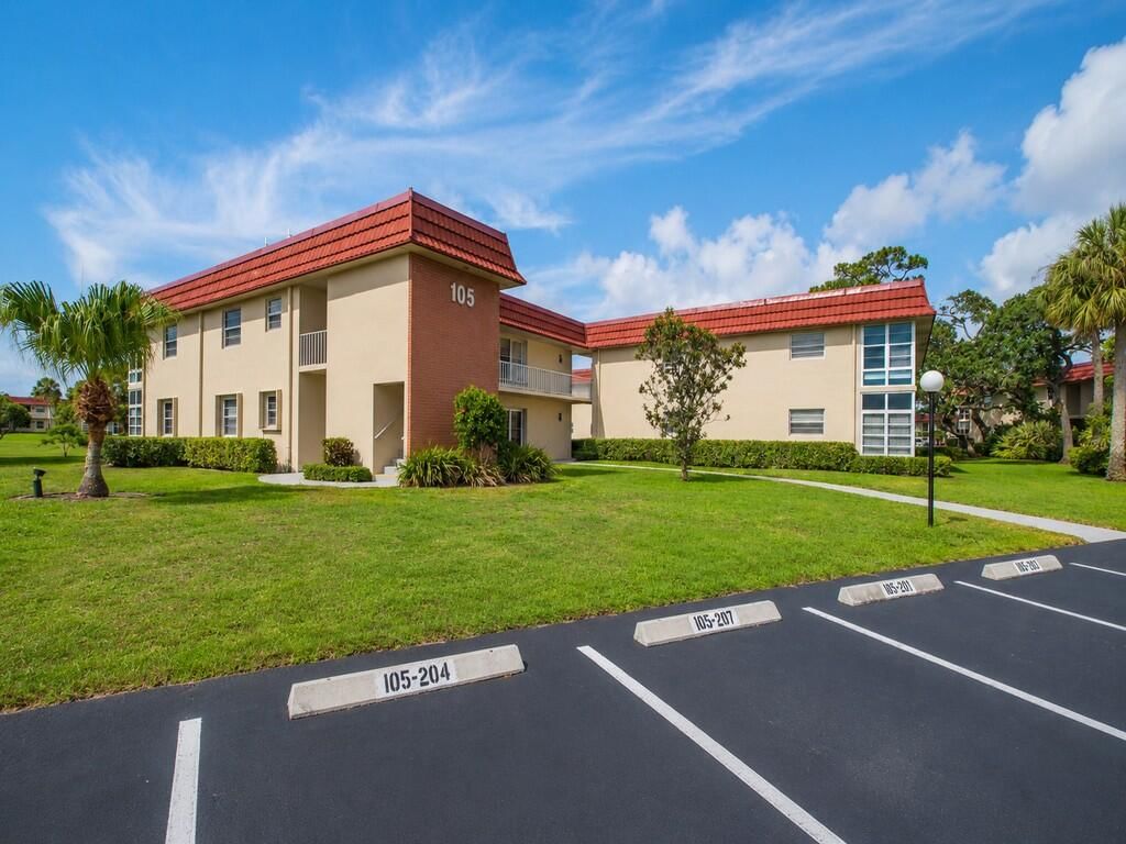 105 Spring Lake Court #102, Vero Beach, FL 32962 photo 2