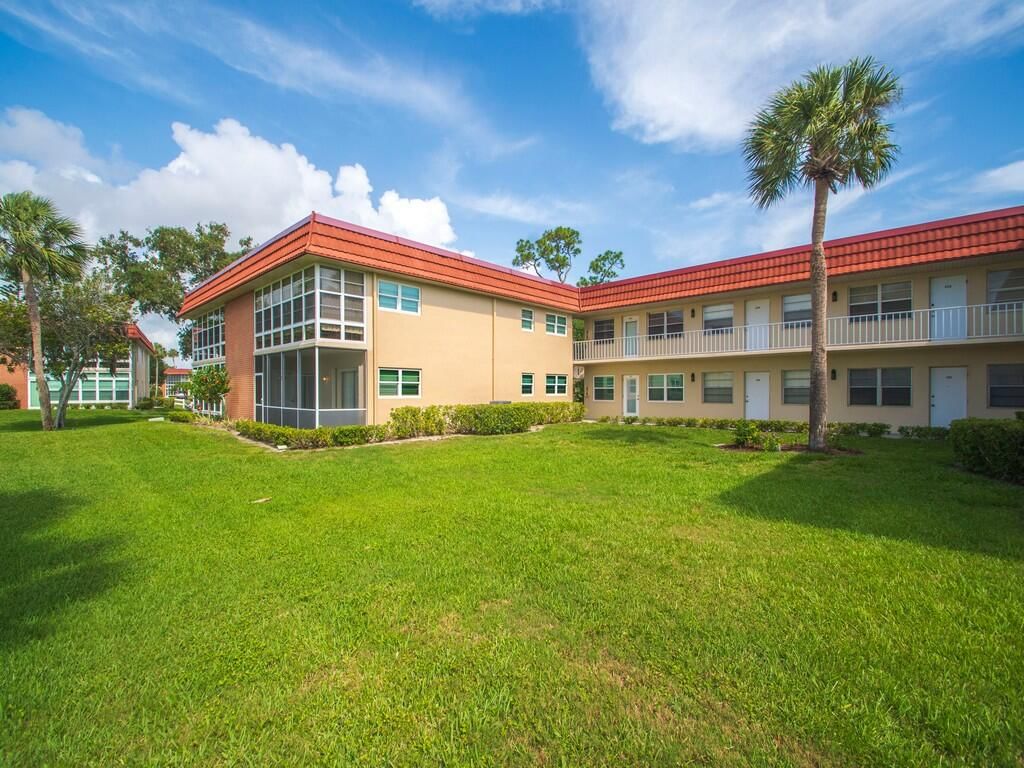 105 Spring Lake Court #102, Vero Beach, FL 32962 photo 4