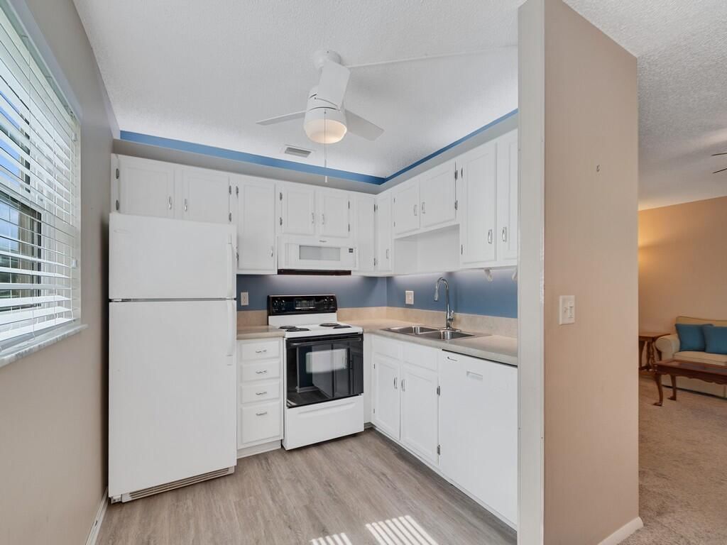 105 Spring Lake Court #102, Vero Beach, FL 32962 photo 5