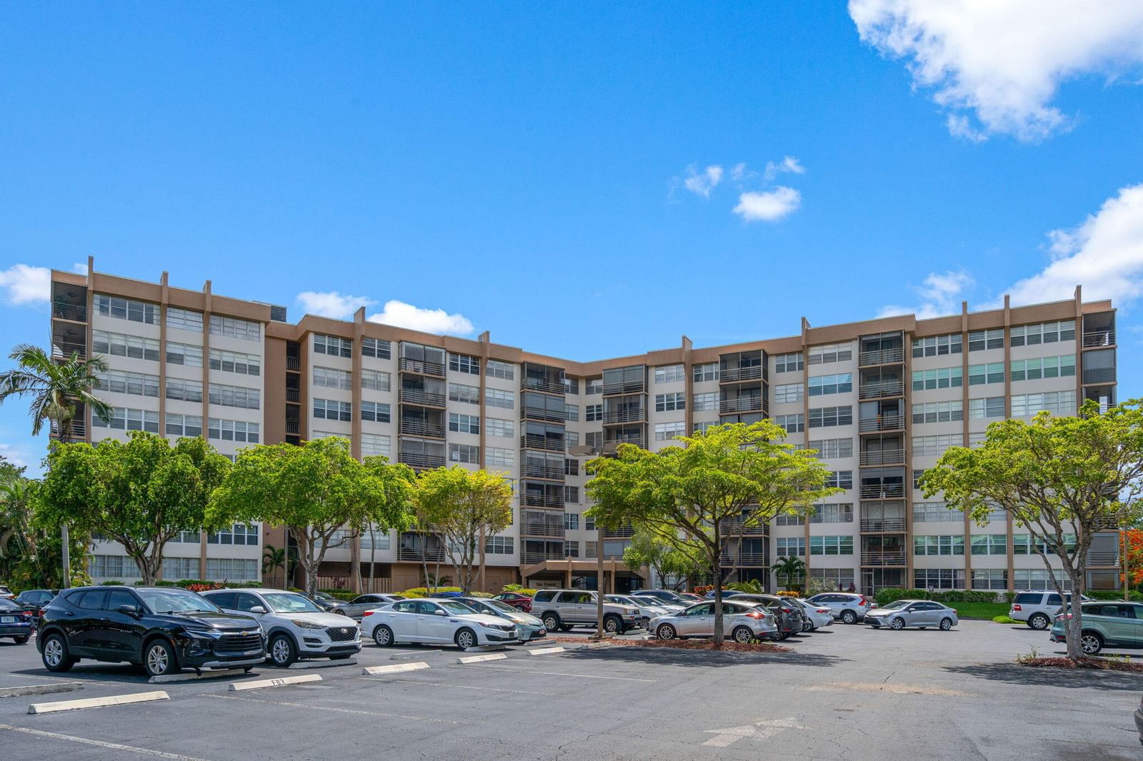900 Saint Charles Place #221, Pembroke Pines, FL 33026 photo 2