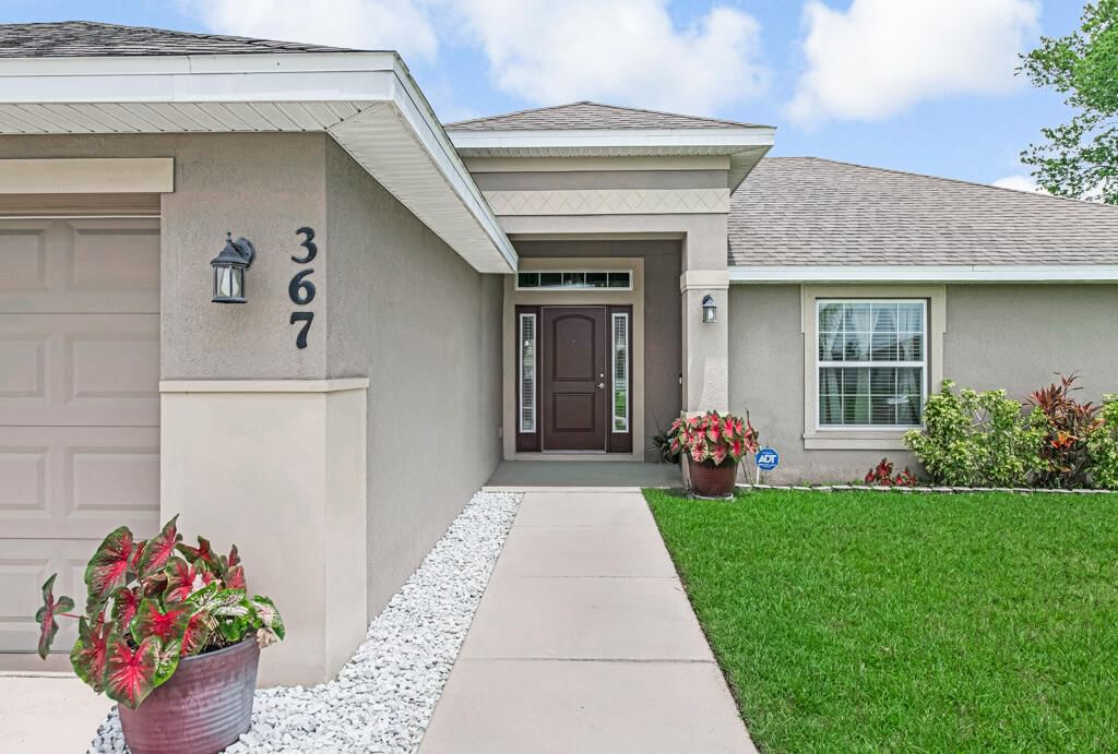 367 SW Grimaldo Terrace, Port St Lucie, FL 34984 photo 2