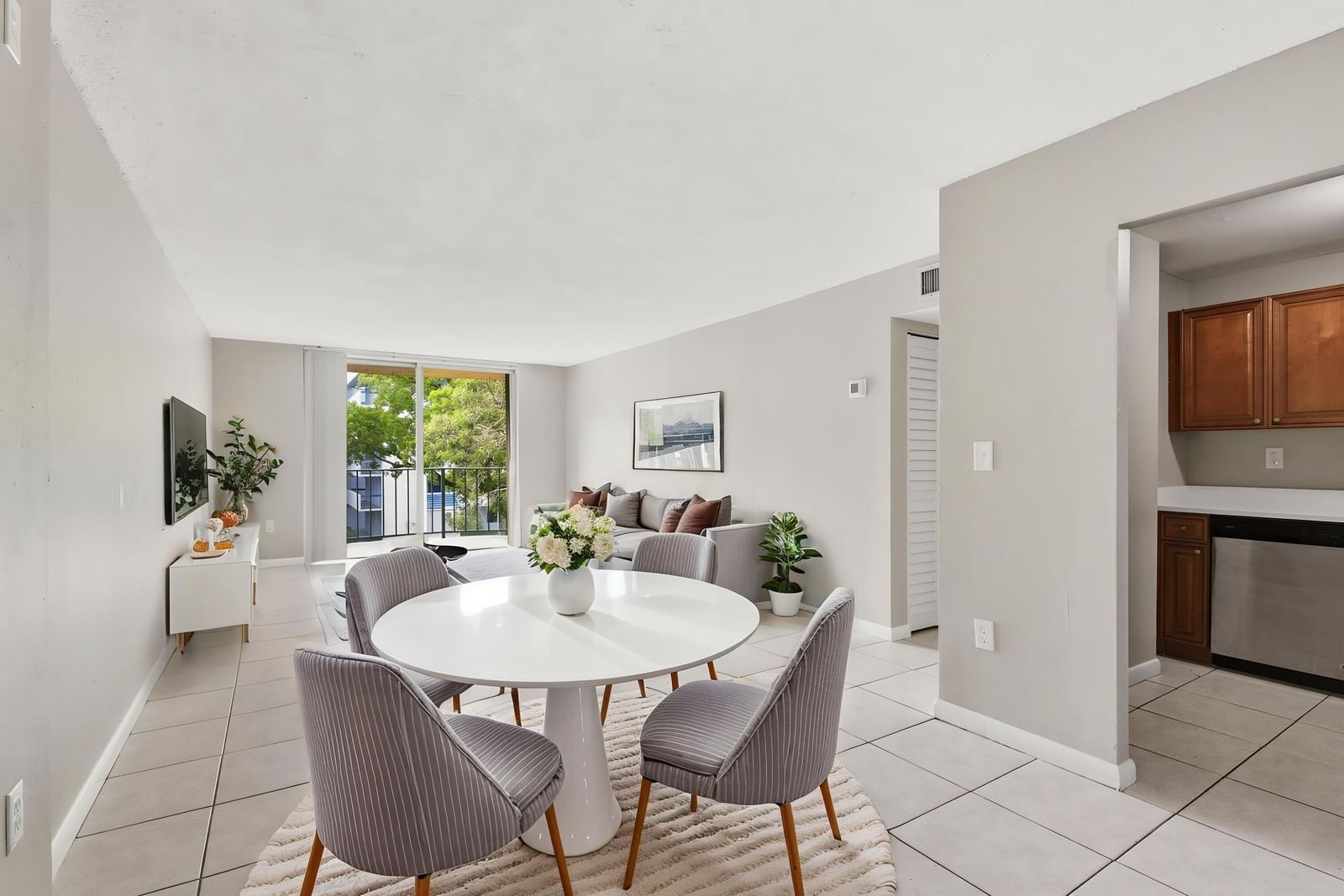 9360 Fontainebleau Boulevard #Apt 310, Miami, FL 33172 photo 4