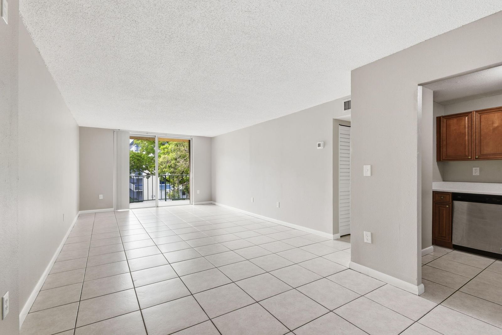 9360 Fontainebleau Boulevard #Apt 310, Miami, FL 33172 photo 5