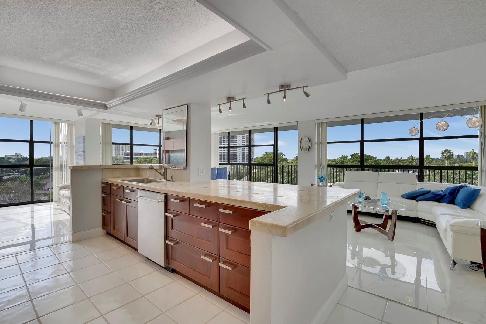 600 Parkview Drive #531, Hallandale Beach, FL 33009 photo 4