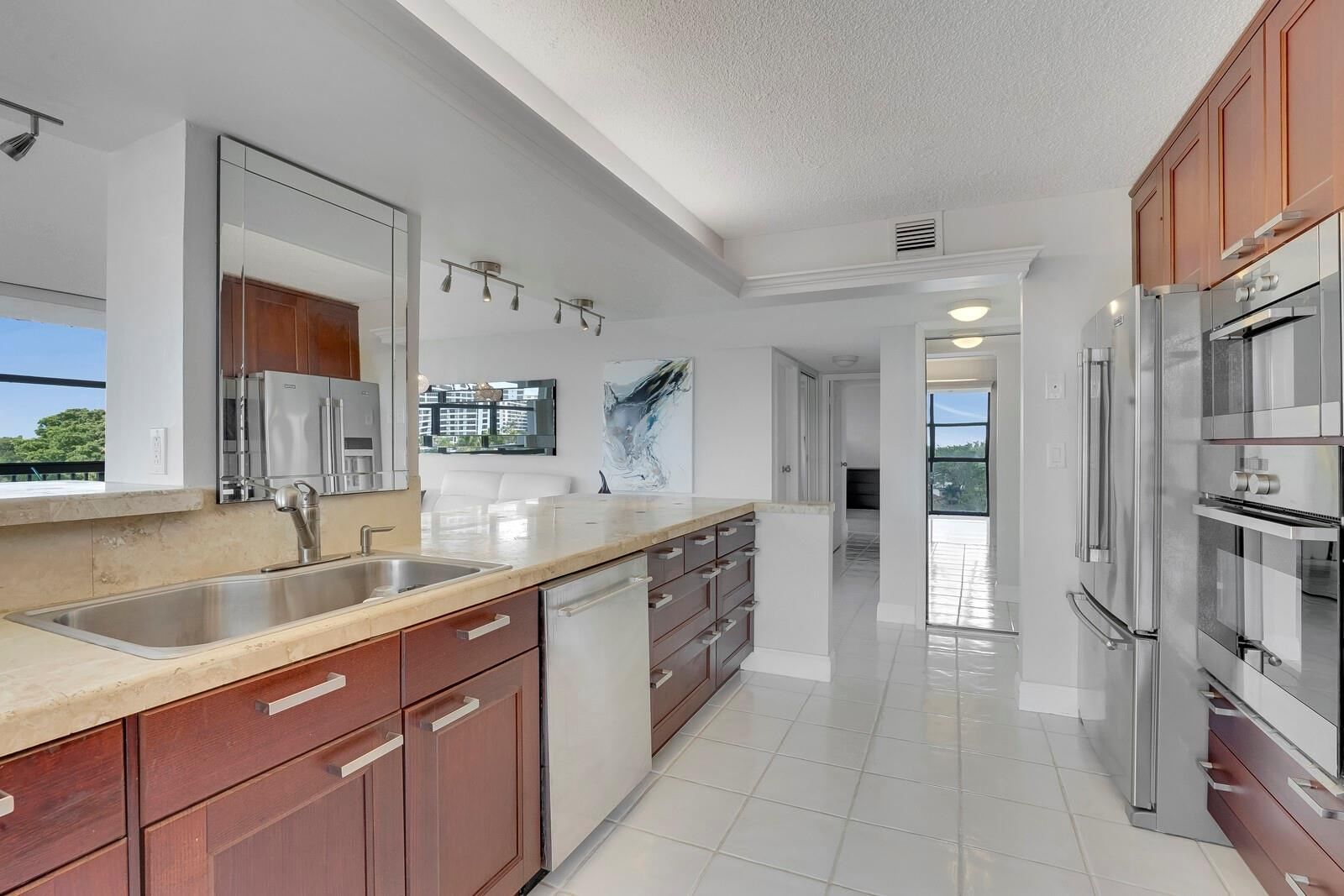 600 Parkview Drive #531, Hallandale Beach, FL 33009 photo 5