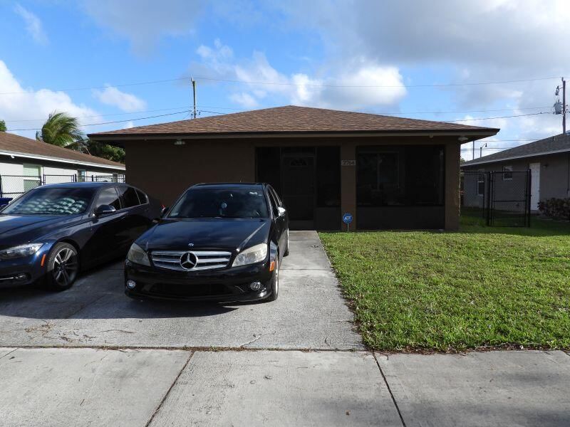 2764 NW 1st Court, Pompano Beach, FL 33069 photo 2