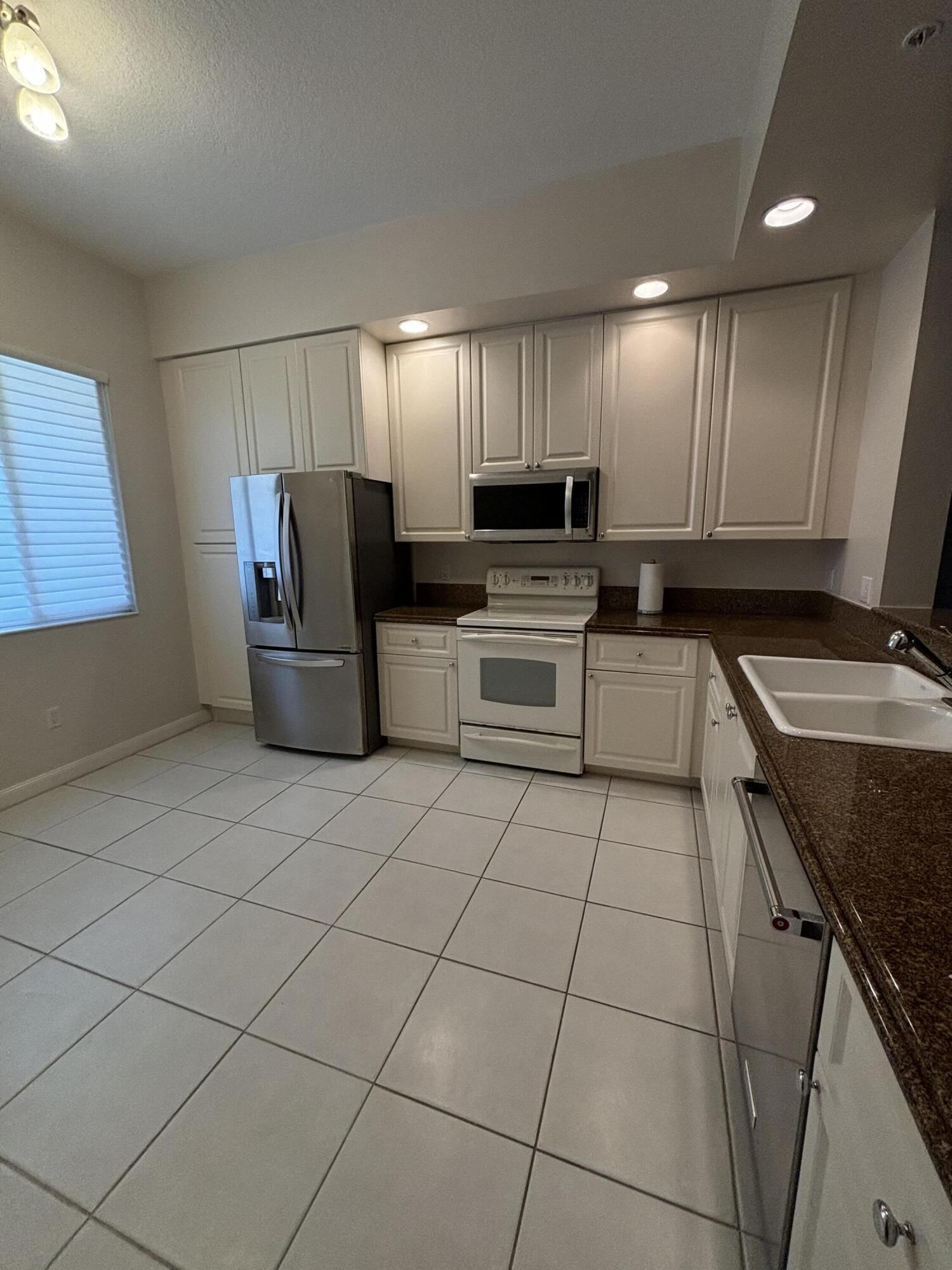 10 E Harbour Isle Dr Drive E #302, Fort Pierce, FL 34949 photo 3