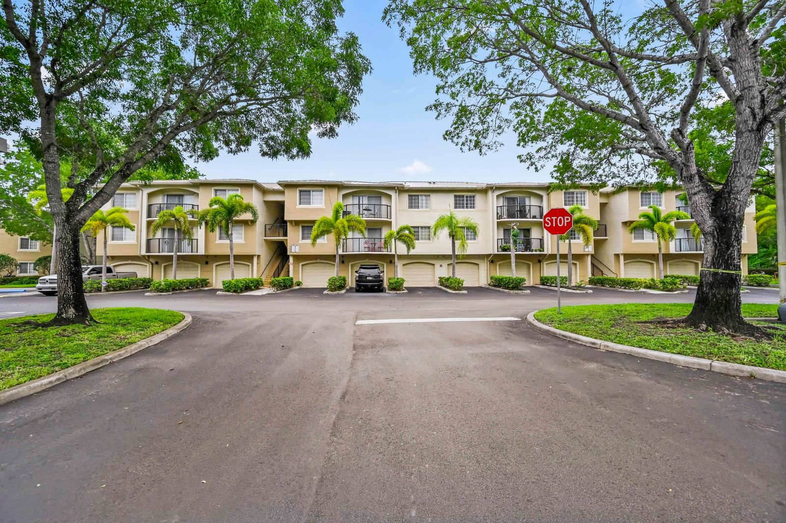 1100 S Crestwood Ct Court S #1109, Royal Palm Beach, FL 33411 photo 2