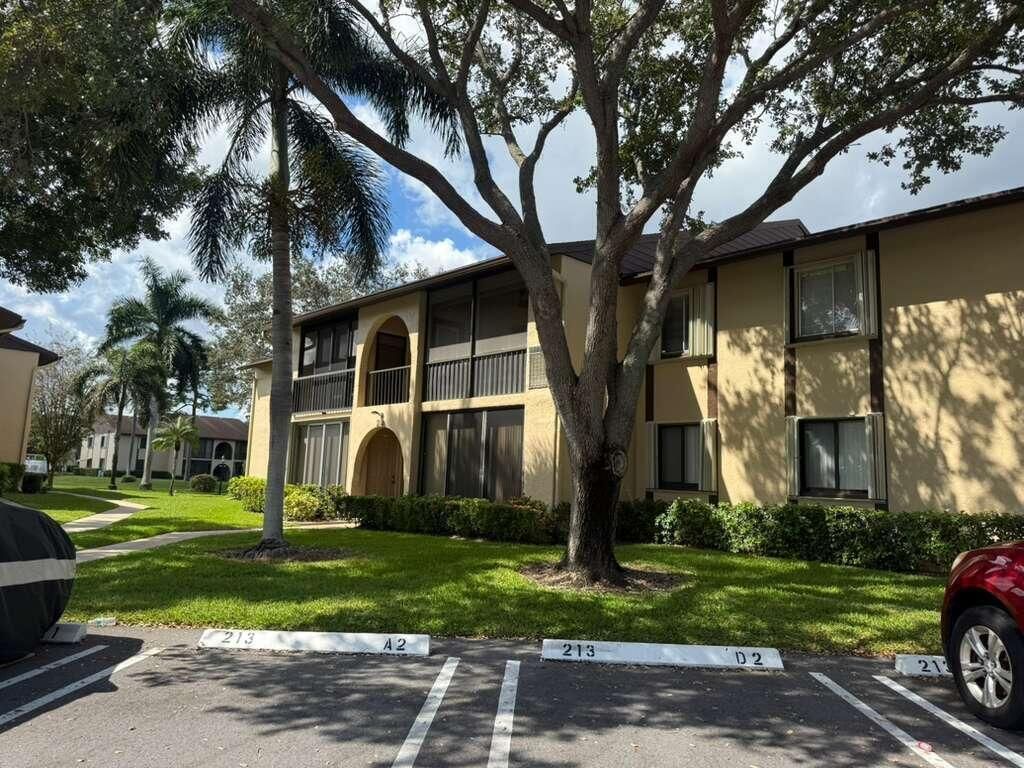 213 Pine Hov Circle Cir #D2, Greenacres, FL 33463 photo 2