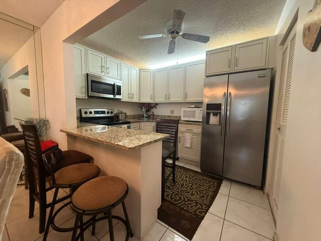213 Pine Hov Circle Cir #D2, Greenacres, FL 33463 photo 3