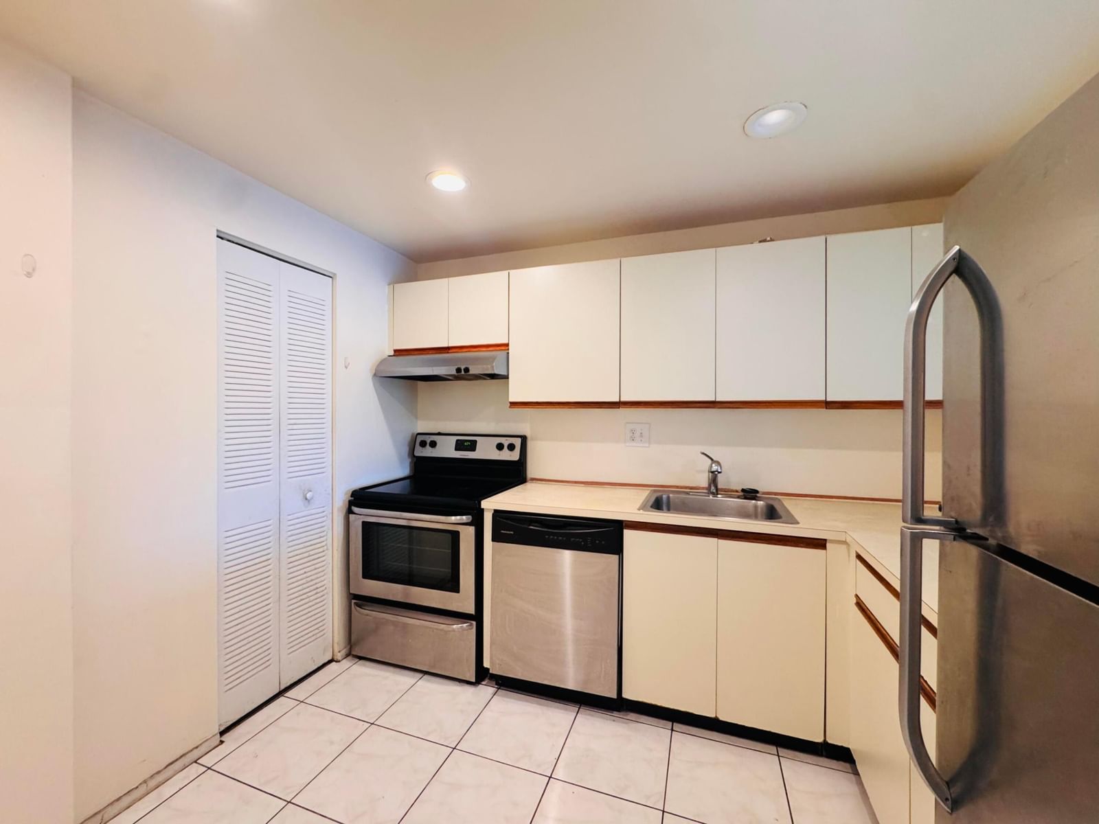8025 S Colony Cir Circle #203, Tamarac, FL 33321 photo 2