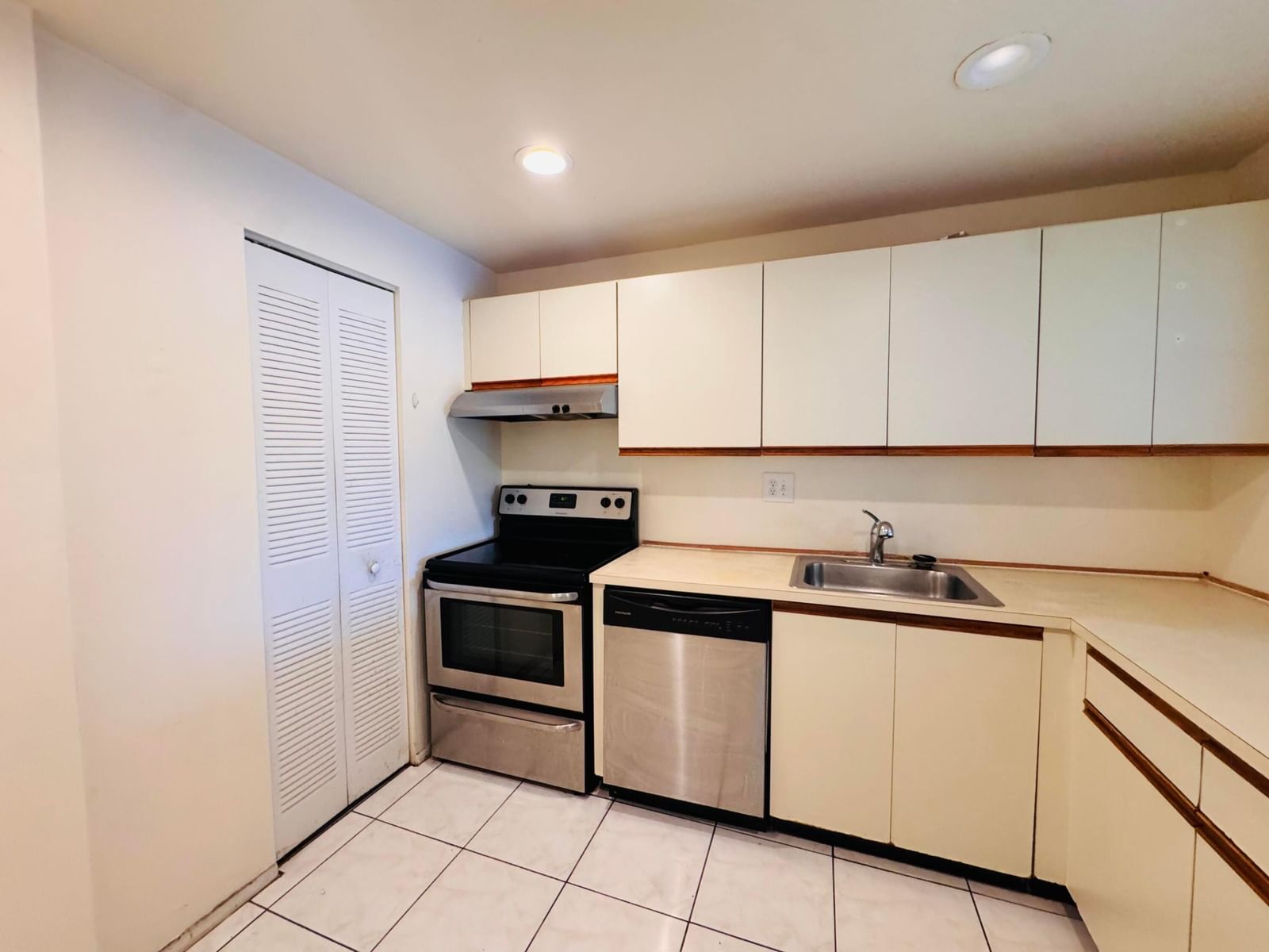 8025 S Colony Cir Circle #203, Tamarac, FL 33321 photo 5