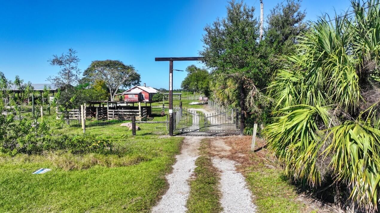 7230 77th Street, Vero Beach, FL 32967 photo 4