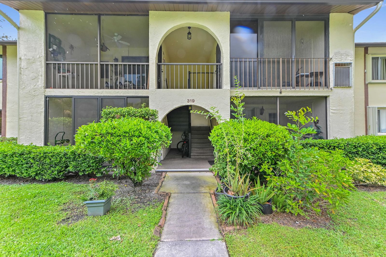 319 Knotty Pine Circle #C-1, Greenacres, FL 33463 photo 2