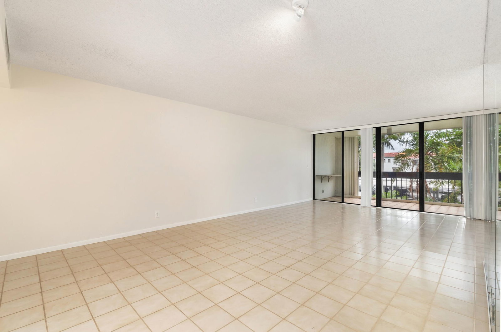 2000 Presidential Way #206, West Palm Beach, FL 33401 photo 4