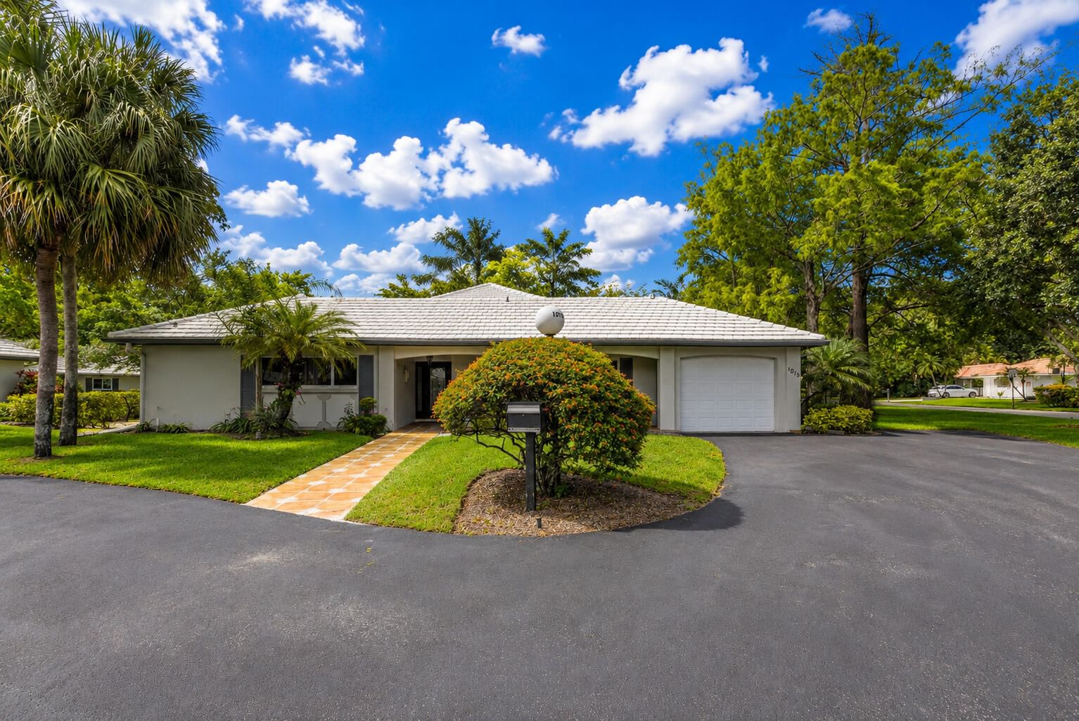 1019 E Cypress Drive, Pompano Beach, FL 33069 photo 2