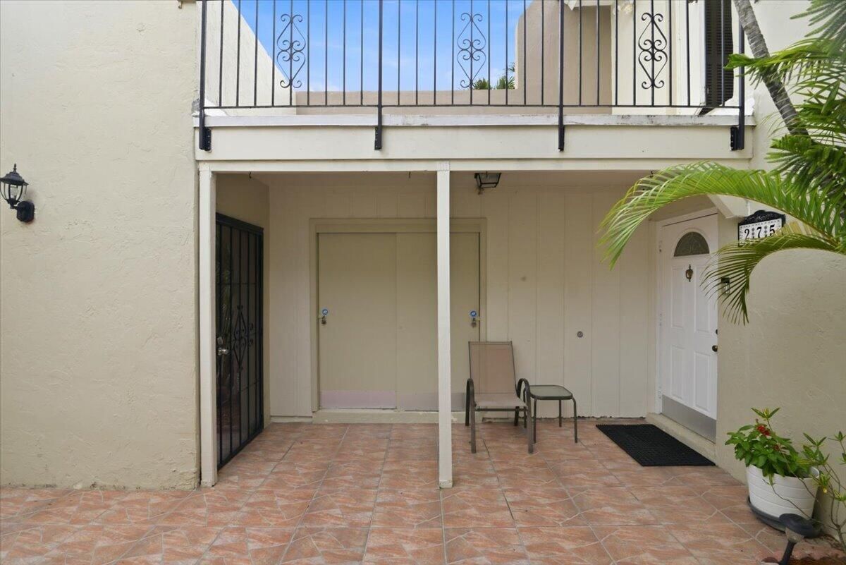 275 Jacaranda Drive, Plantation, FL 33324 photo 4