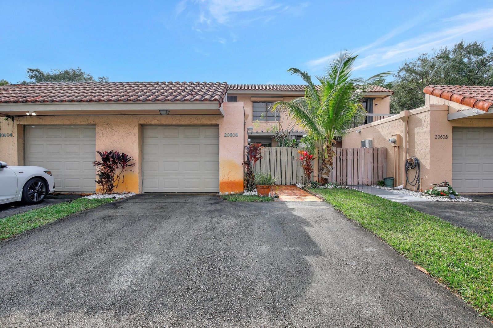 20606 NE 7th Court, Miami, FL 33179 photo 2