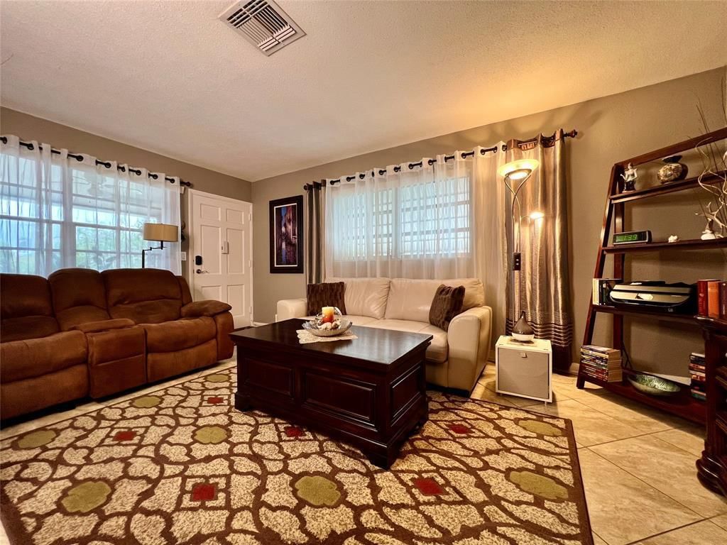 160 NE 8th Avenue #1b, Hallandale Beach, FL 33009 photo 4