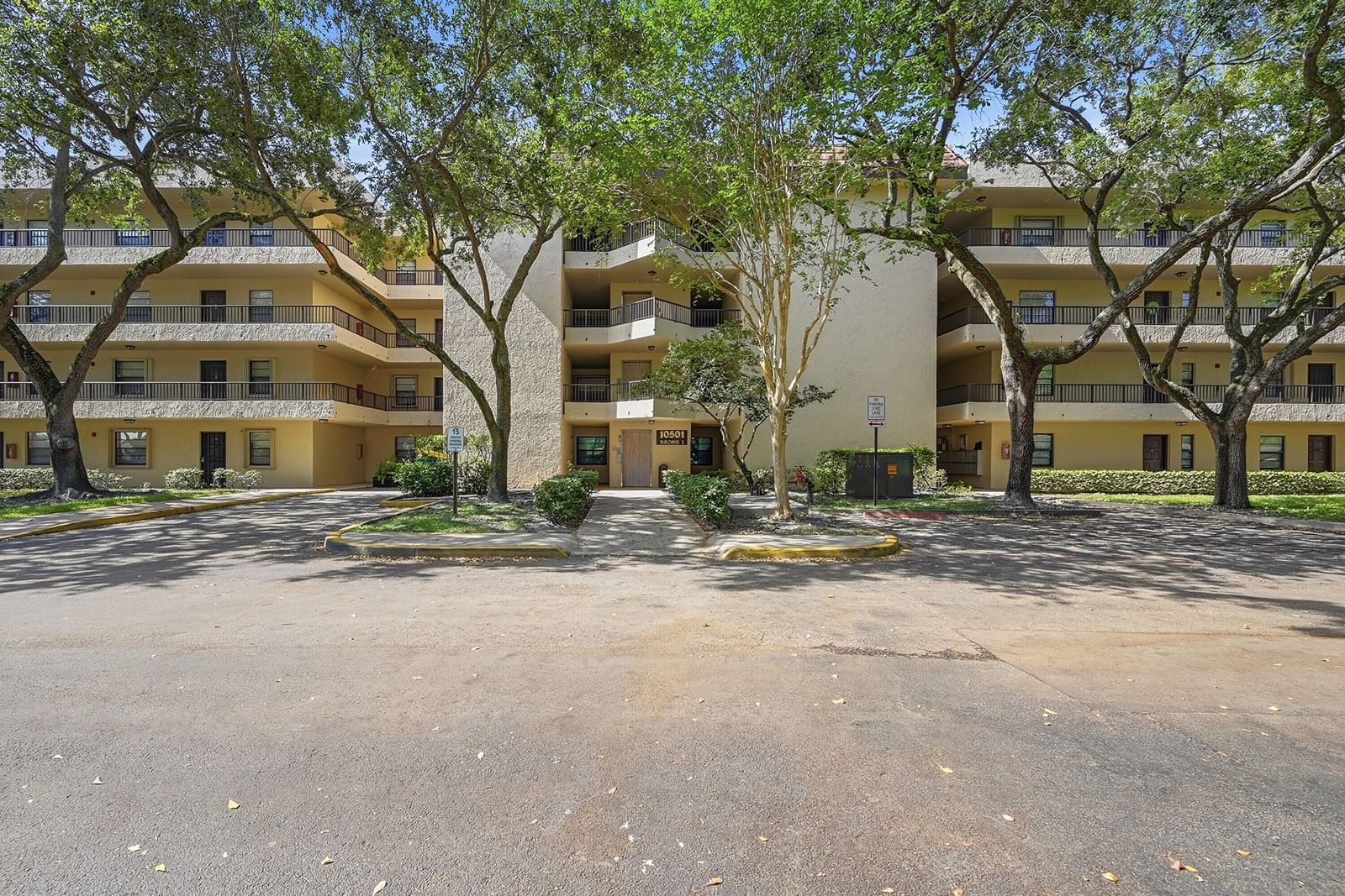 10501 W Broward Boulevard #405, Plantation, FL 33324 photo 2