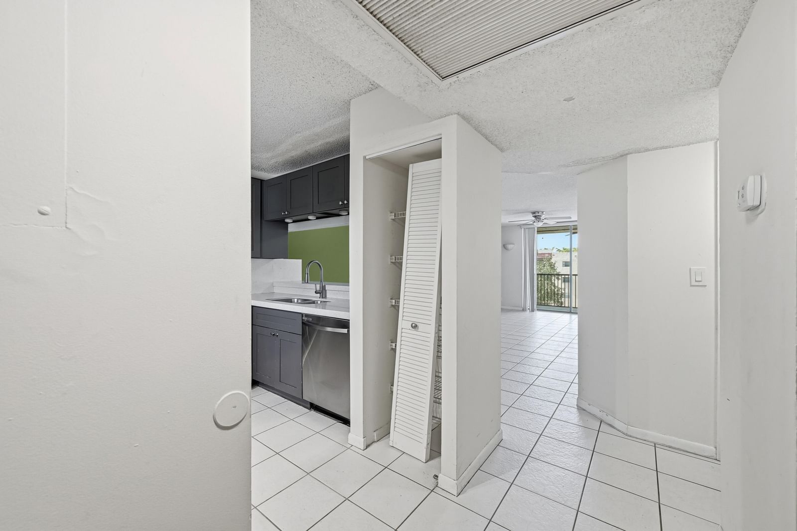 10501 W Broward Boulevard #405, Plantation, FL 33324 photo 4