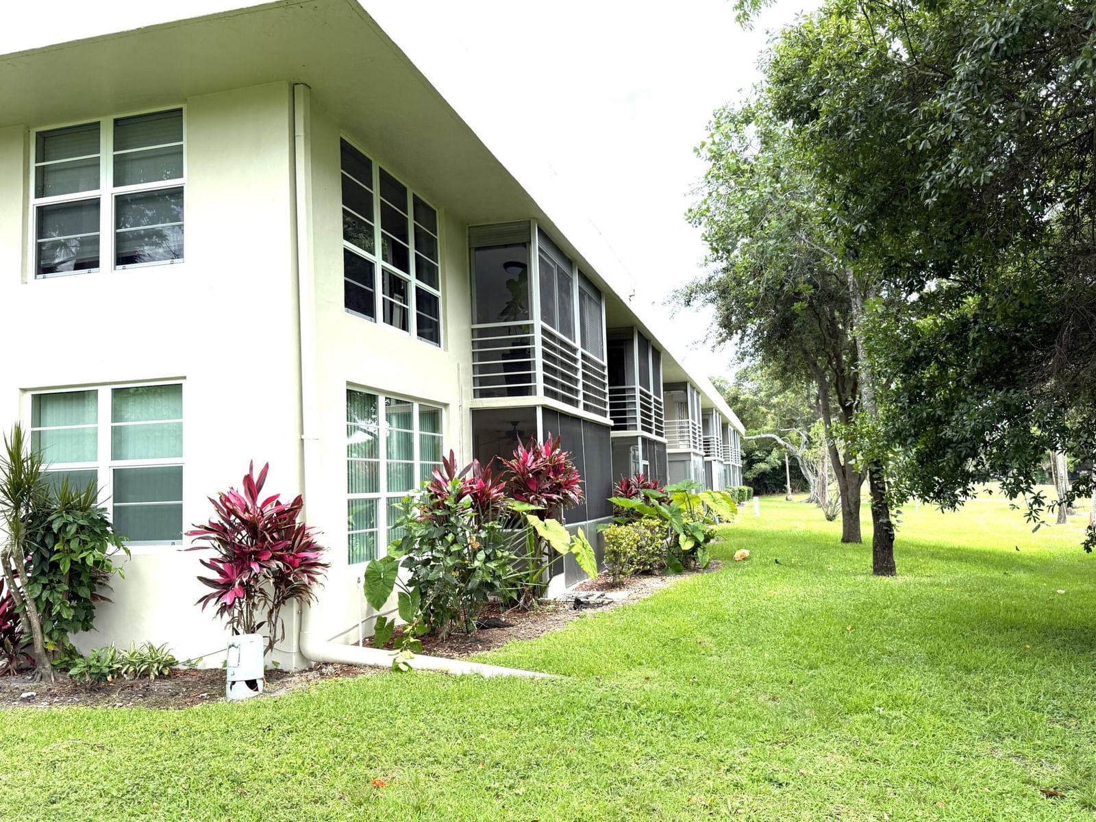 907 Cypress Terrace #201, Pompano Beach, FL 33069 photo 4