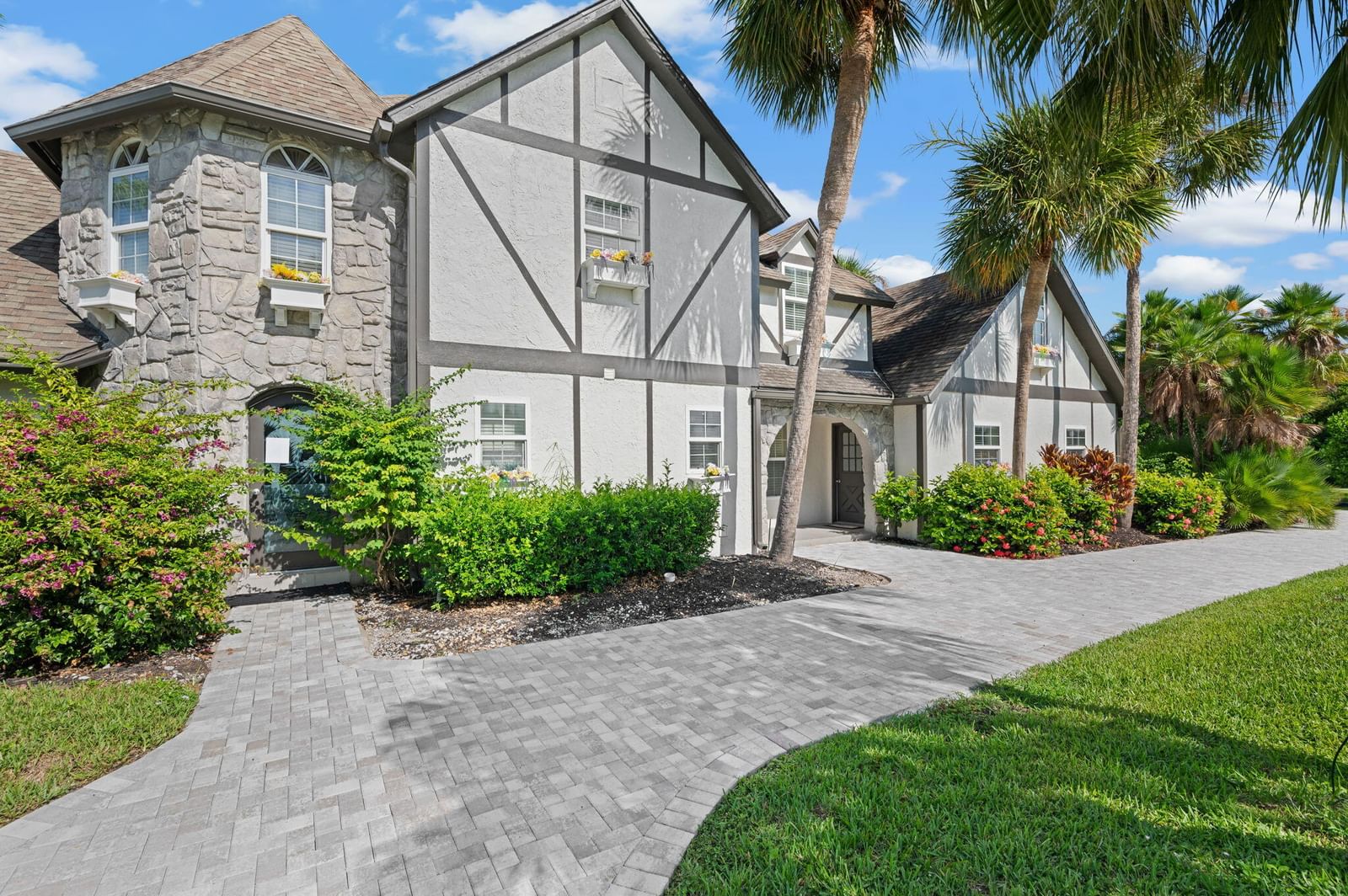 121 Queen Eugenia Court, Hutchinson Island, FL 34949 photo 2