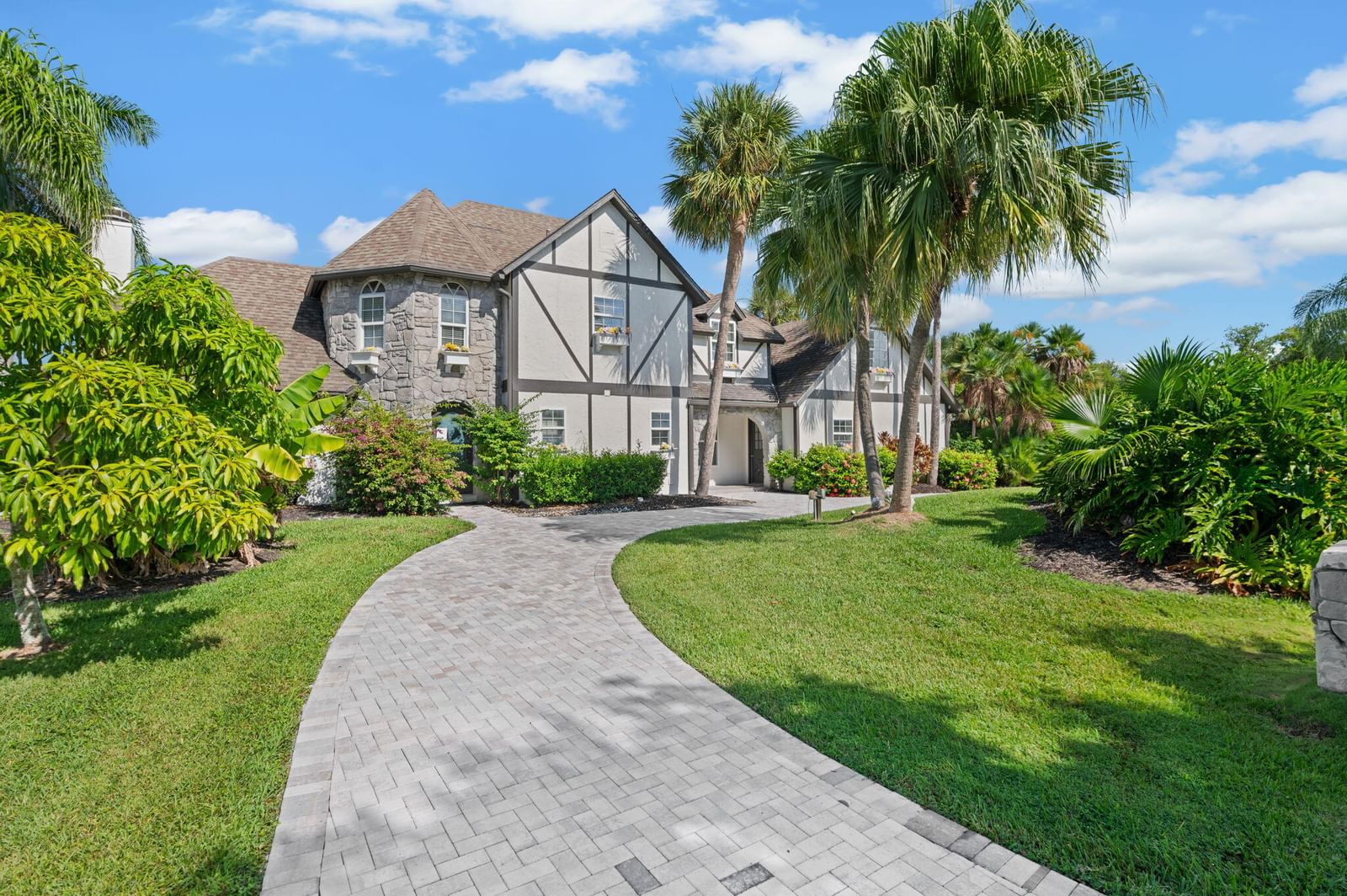 121 Queen Eugenia Court, Hutchinson Island, FL 34949 photo 3