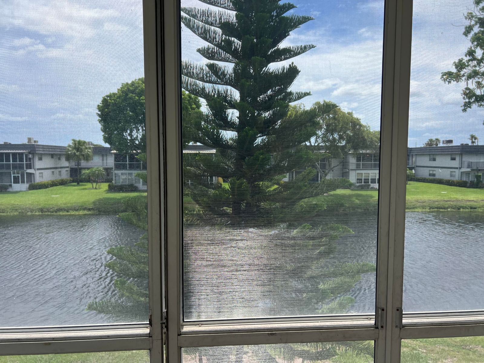 424 Saxony, Delray Beach, FL 33446 photo 2