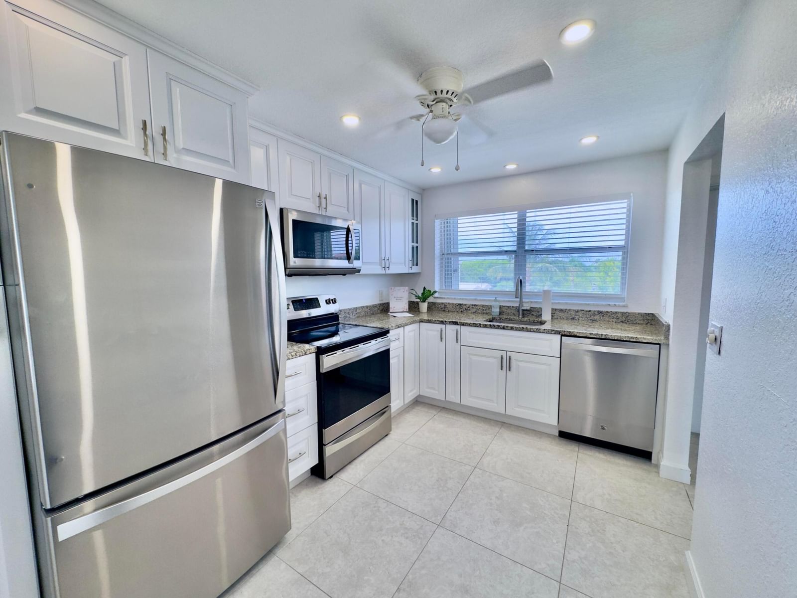 2016 S Federal Highway #404, Boynton Beach, FL 33435 photo 4