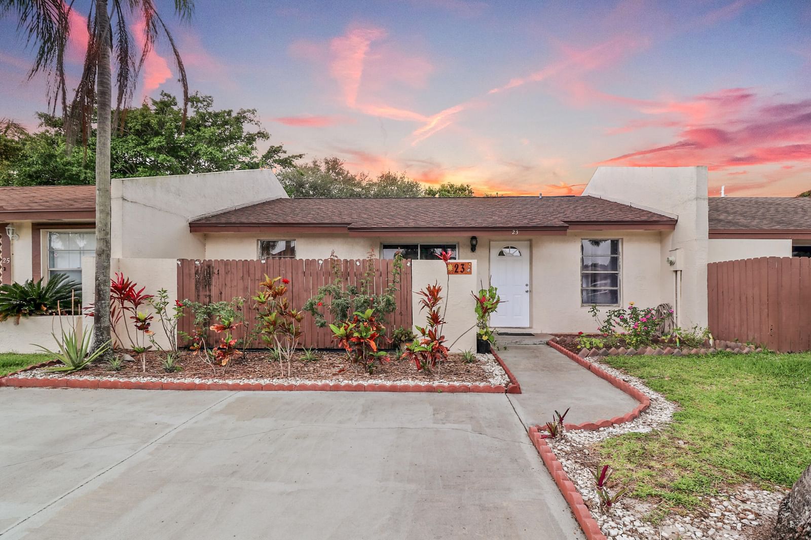 23 Chelsea Lane, Boynton Beach, FL 33426 photo 2