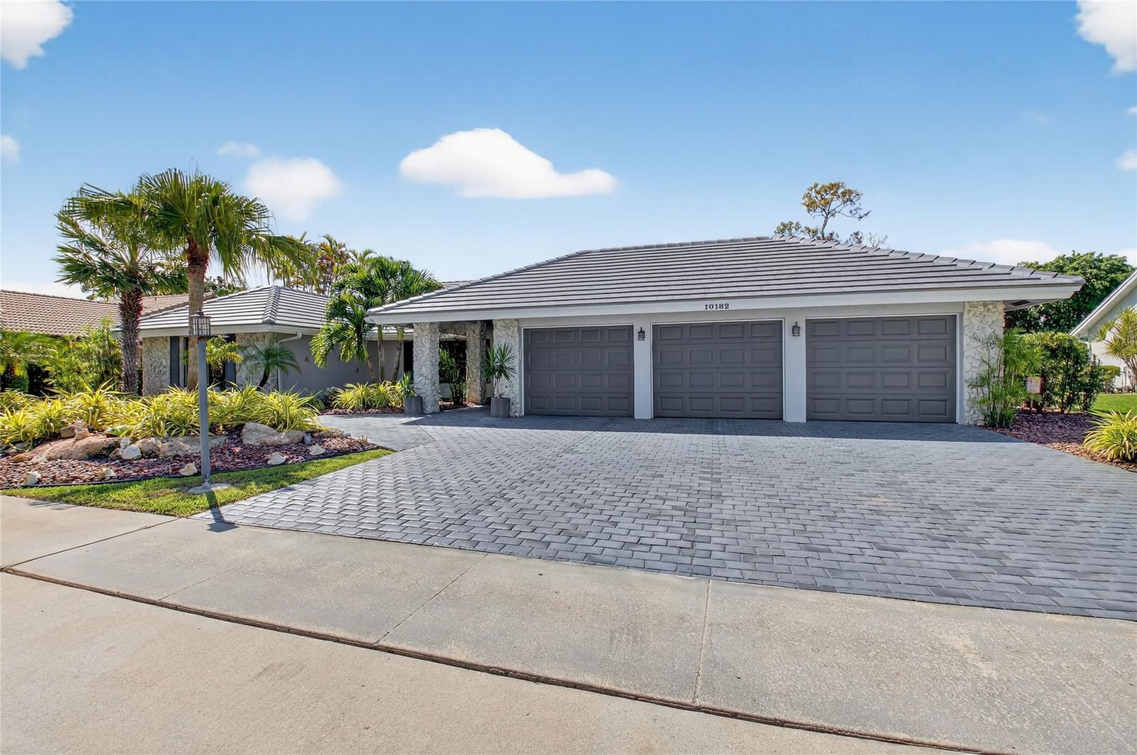 10182 Boca Woods Lane, Boca Raton, FL 33428 photo 4