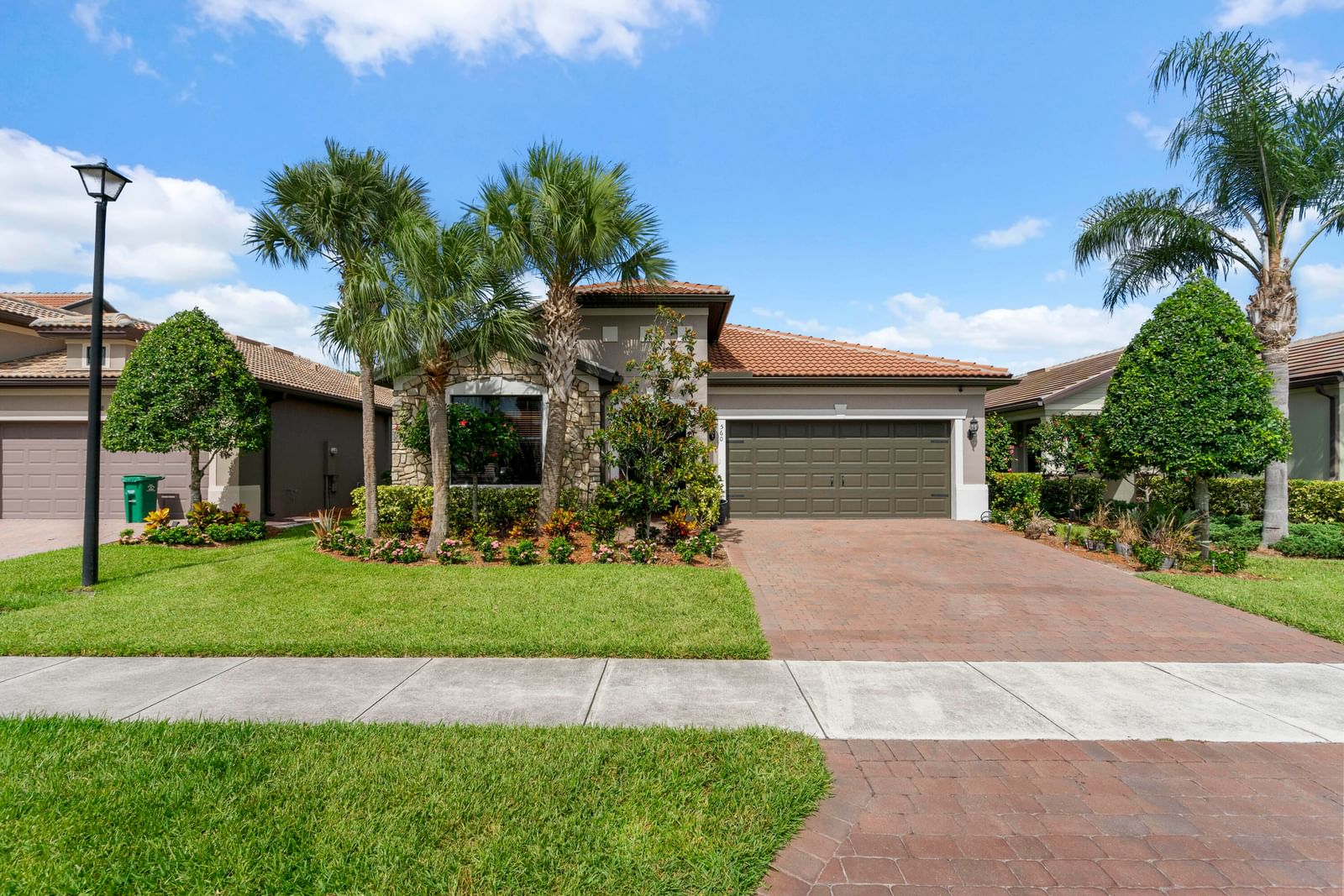 560 SE Monet Drive, Port St Lucie, FL 34984 photo 2