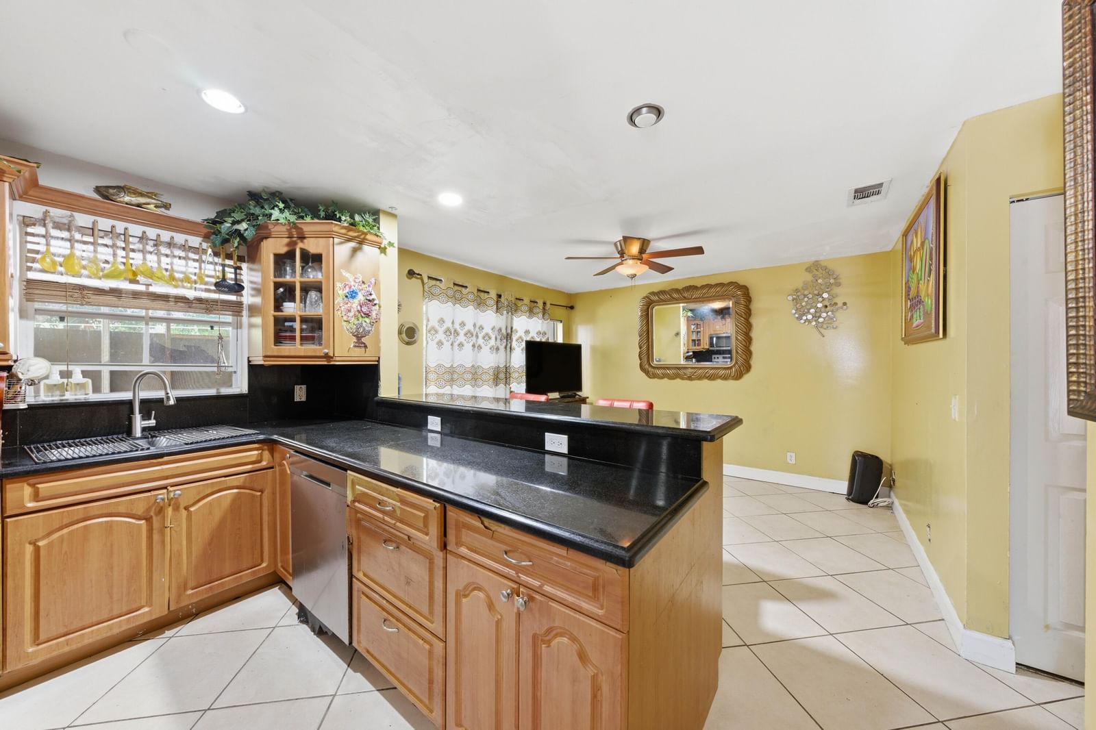 6582 Bayfront Drive, Margate, FL 33063 photo 3