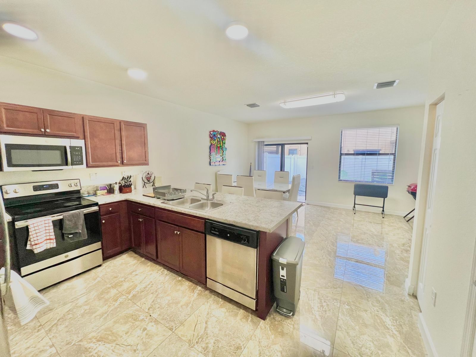 10490 W 33rd Way, Hialeah, FL 33018 photo 3