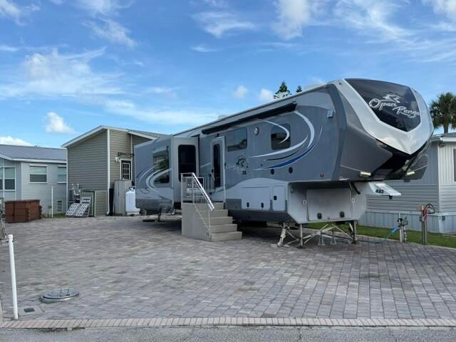 883 Nettles Boulevard, Jensen Beach, FL 34957 photo 2