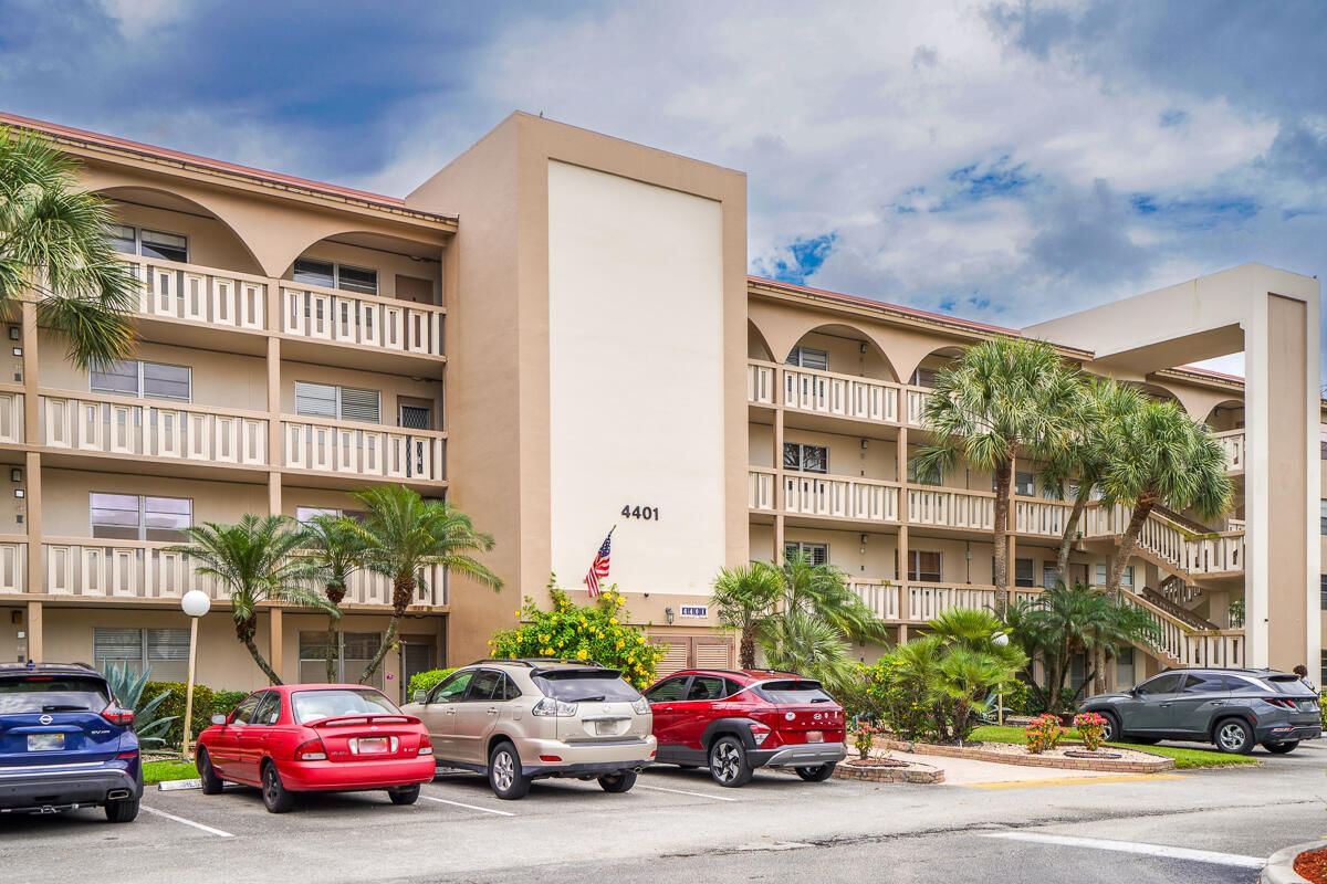 4401 Martinique Court #D2, Coconut Creek, FL 33066 photo 2