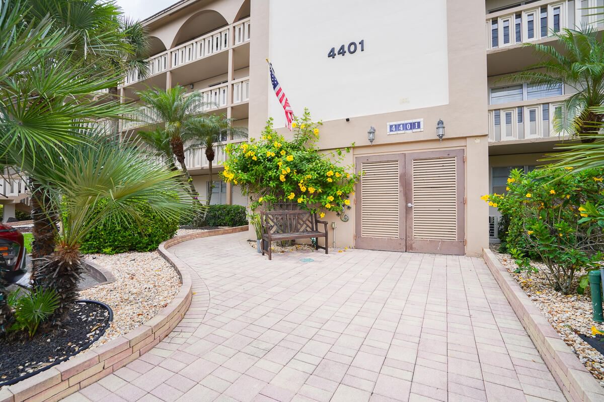 4401 Martinique Court #D2, Coconut Creek, FL 33066 photo 4