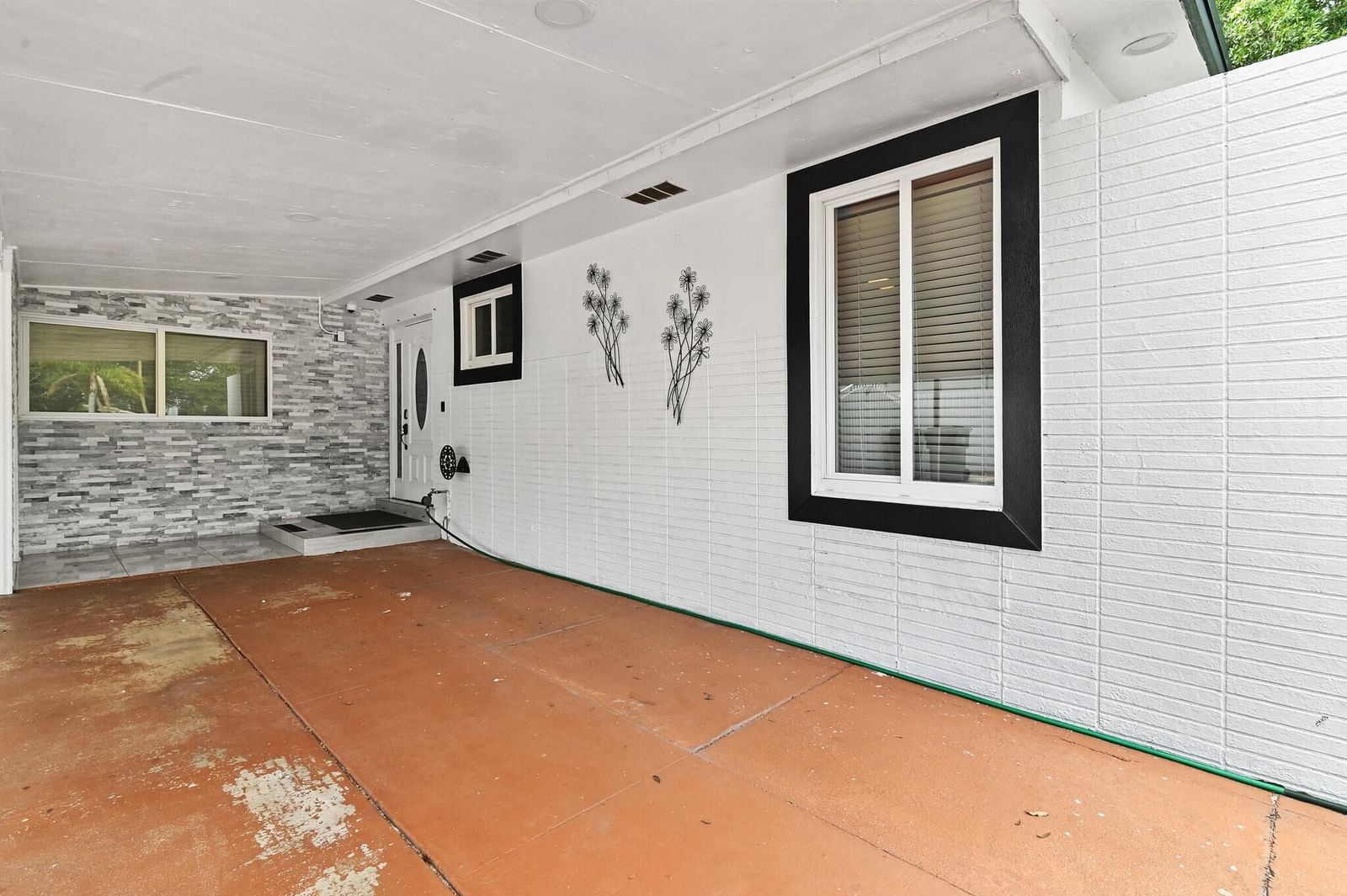 124 Davis Road, Palm Springs, FL 33461 photo 4