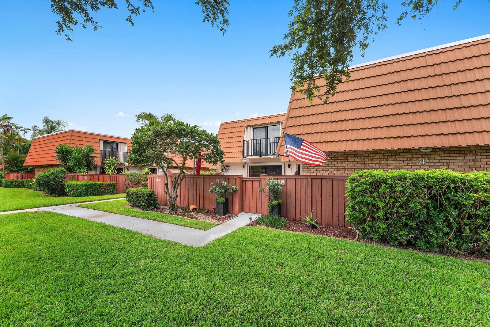 2818 Waterford Drive N, Deerfield Beach, FL 33442 photo 2