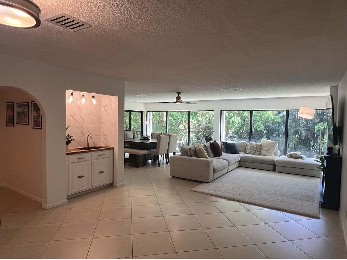 1639 Embassy Drive #202, West Palm Beach, FL 33401 photo 2