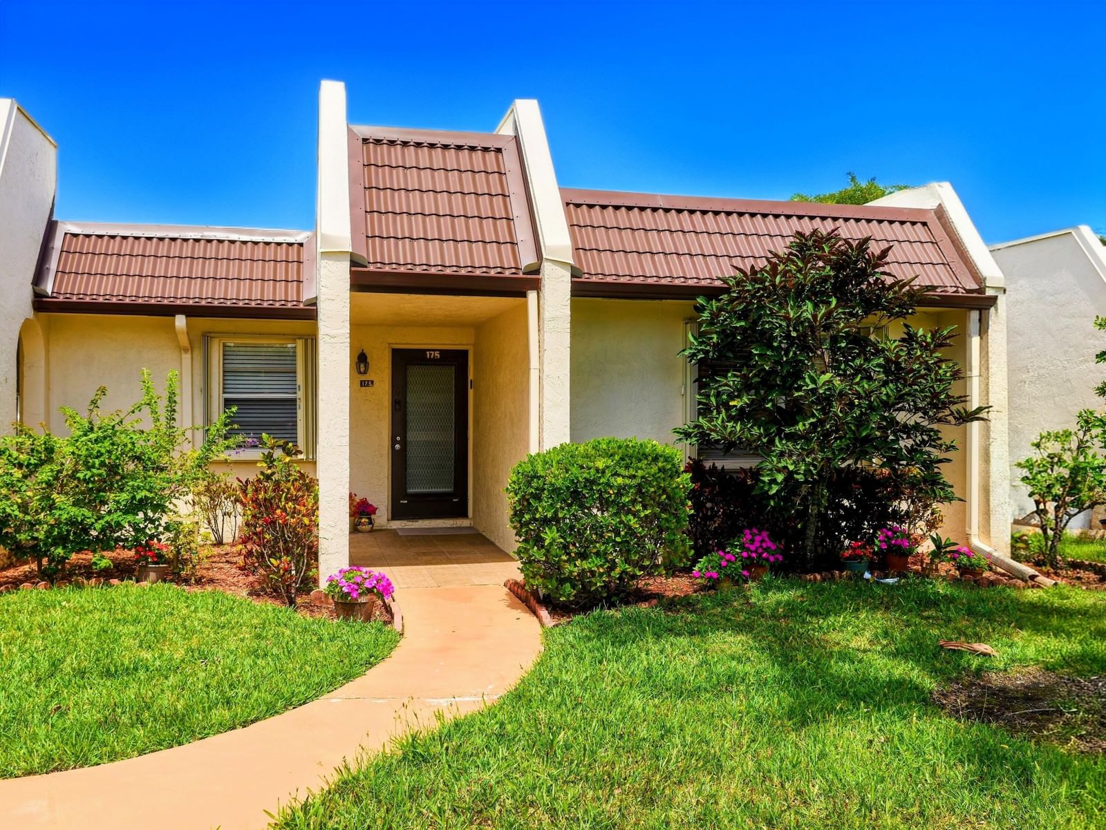175 Lake Susan Lane, West Palm Beach, FL 33411 photo 2