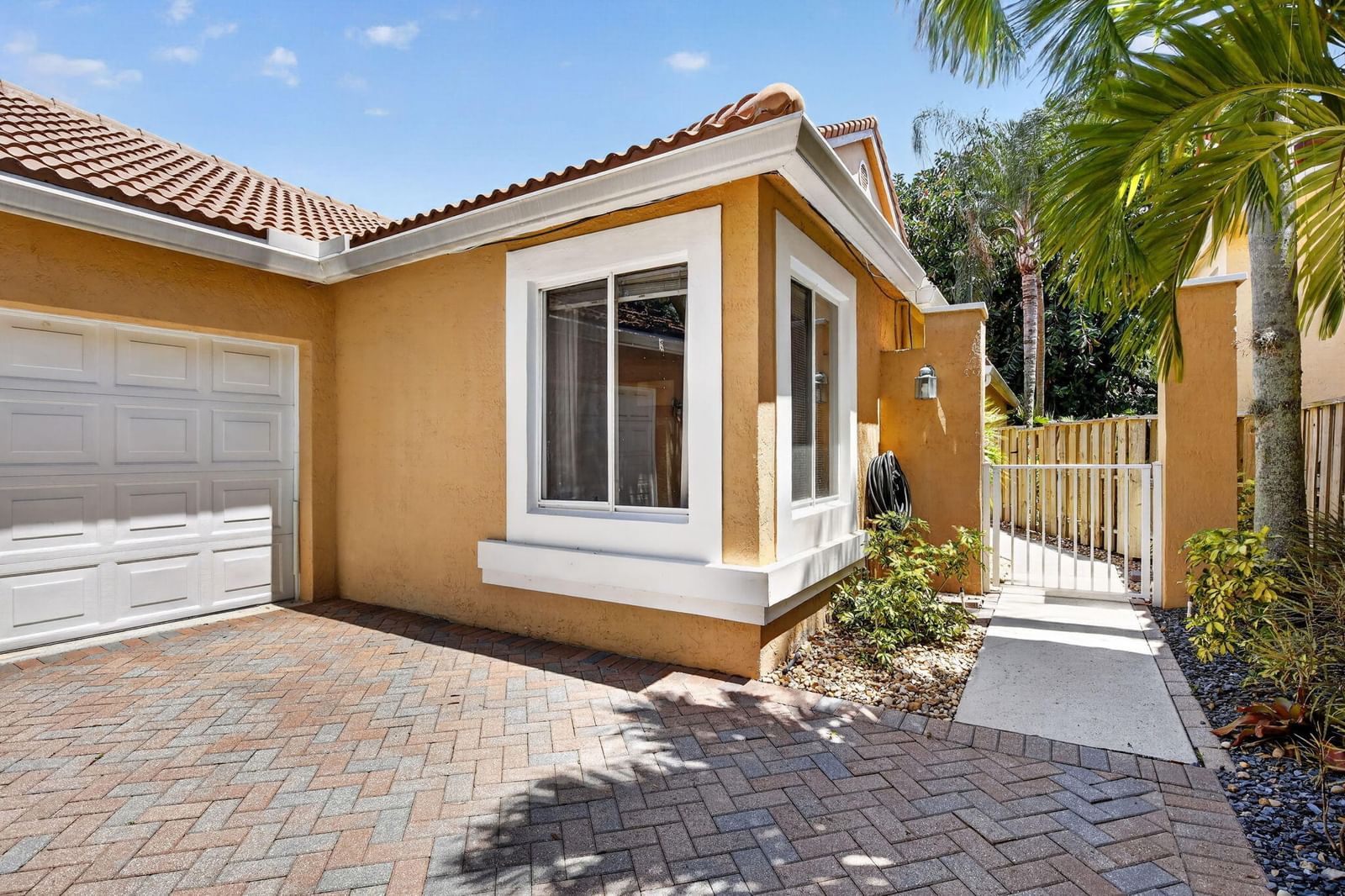 10124 NW 4th Street, Plantation, FL 33324 photo 3