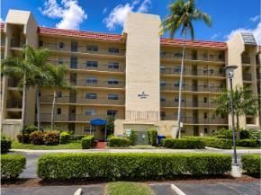 3524 Via Poinciana #Apt 104, Lake Worth, FL 33467 photo 2