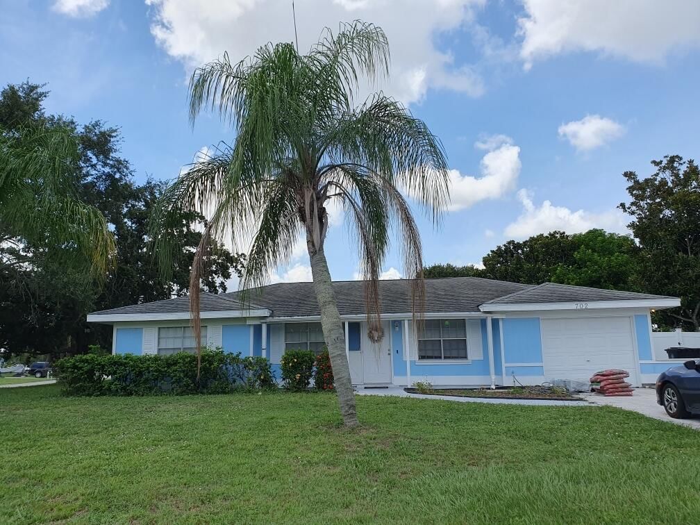 702 SW Belmont Circle, Port St Lucie, FL 34953 photo 2