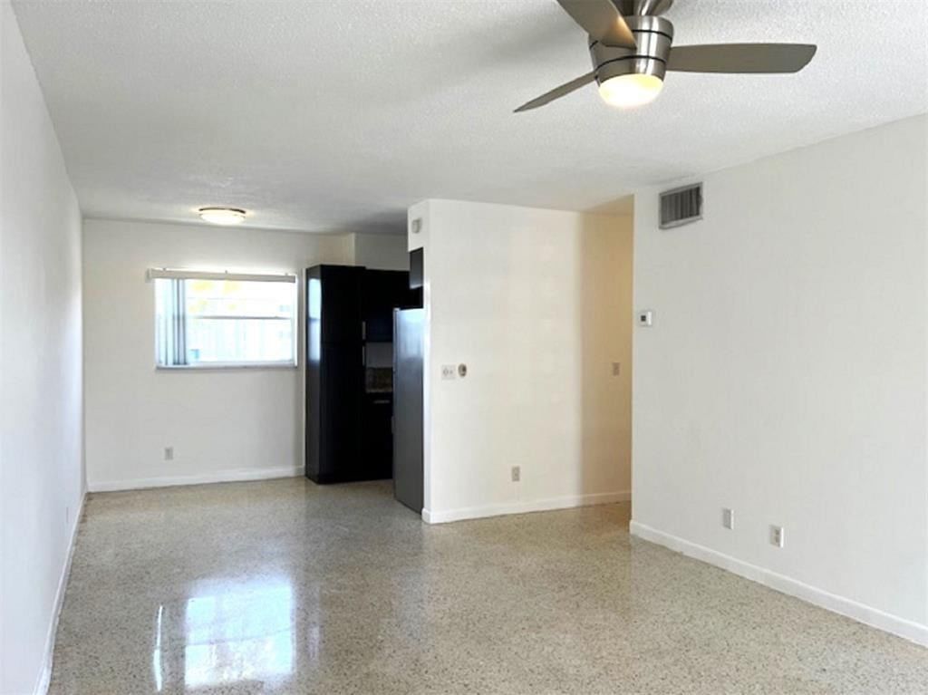 270 NE 40th Street NE #26, Oakland Park, FL 33334 photo 2