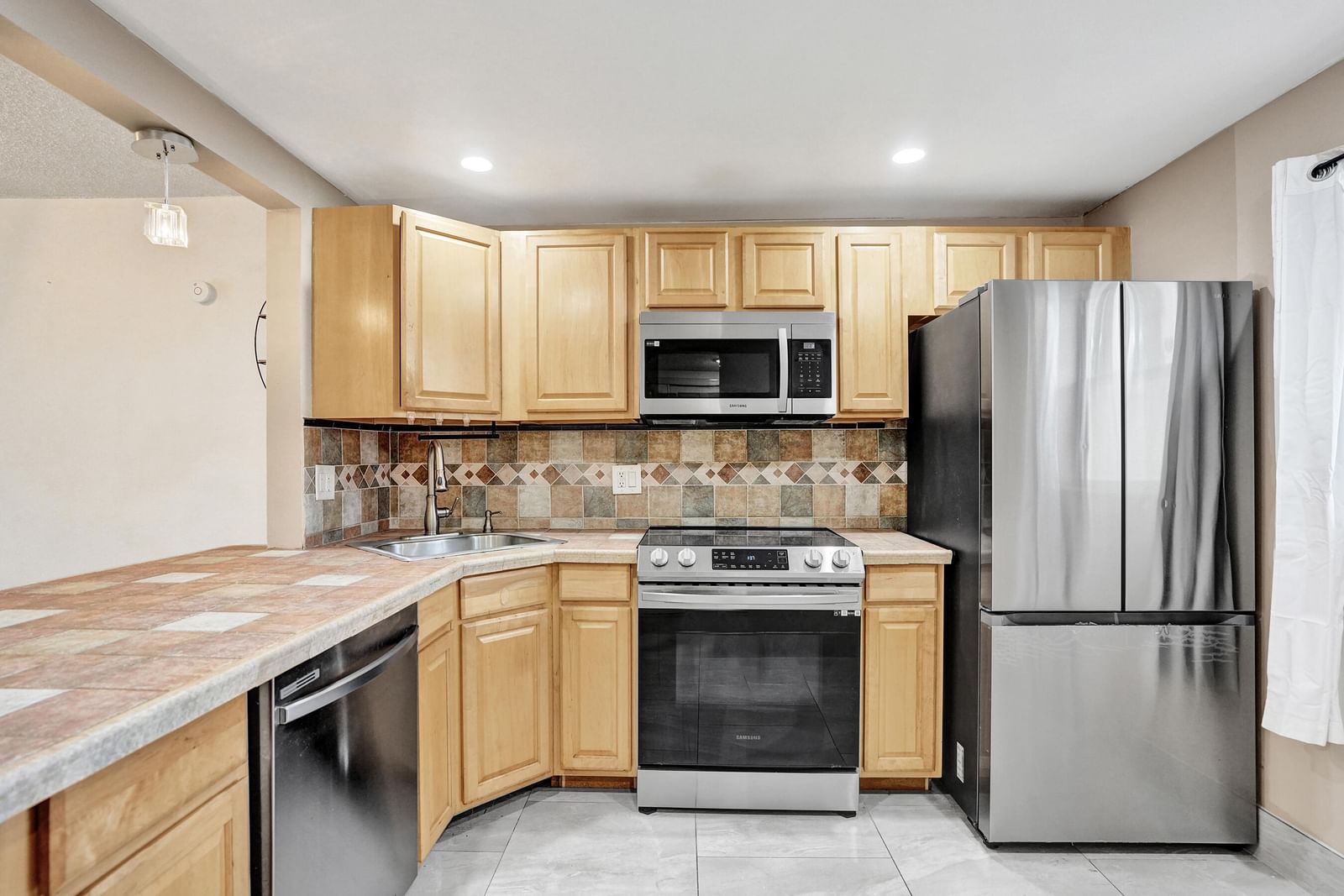 8301 Sands Point Boulevard #S102, Tamarac, FL 33321 photo 4